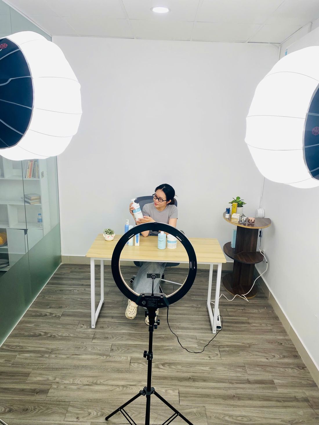 Studio Room — quay video sản phẩm